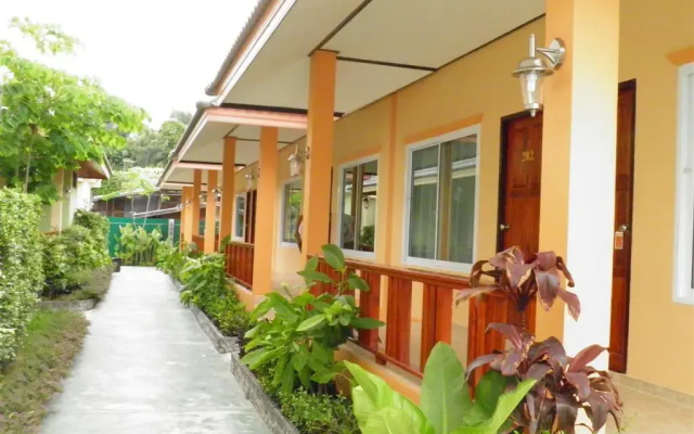 Ruen Narisra Resort