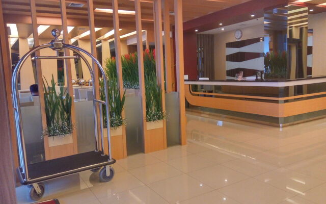 The L Hotel Entertainment