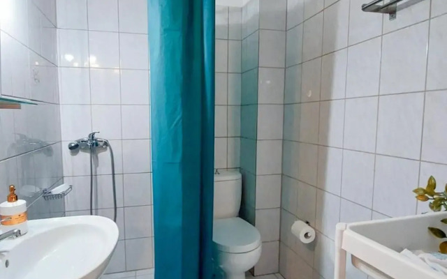 21st Street Comfy Studio