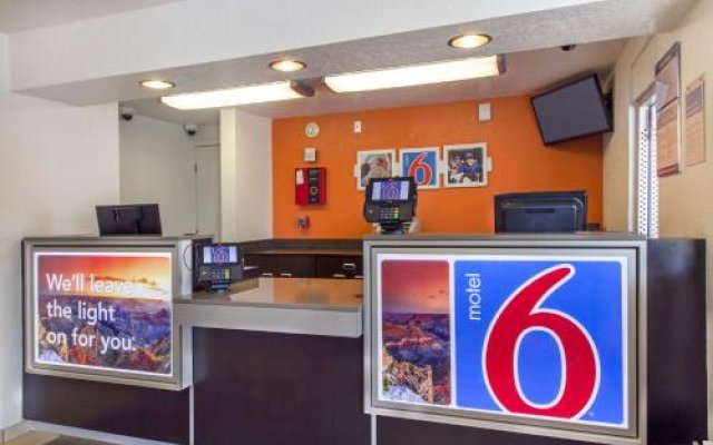 Motel 6 Phoenix - Northern Avenue