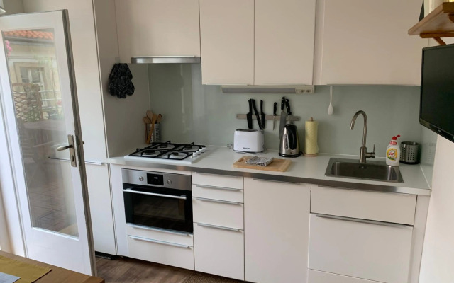 Anenska by Charles Bridge 2