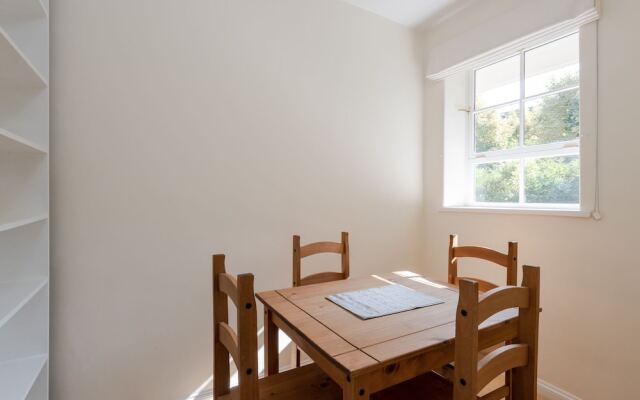 Charming 1Br Home By River Thames Fits 3
