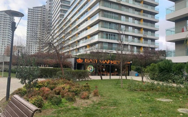 1 1 Balcony Deluxe Apart - Near Mall of Istanbul
