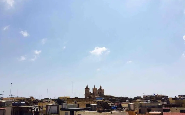 May Flower: Modern Flat close to Airport/Bus Stops