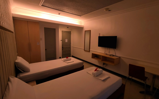 S&M Hotel