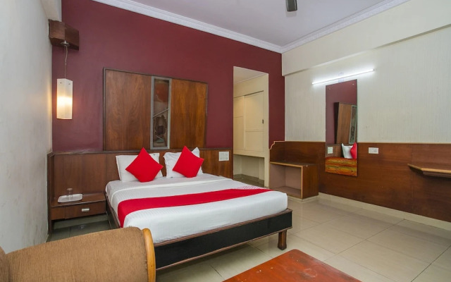 OYO 18762 Vaishnavi Residency