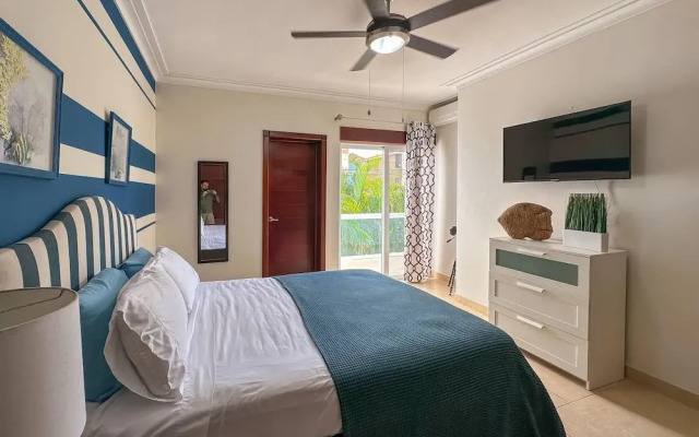 Incredible 3 BR Penthouse w BBQ Jacuzzi