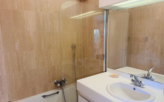 Light Modern Studio With Garden Pool- 2294