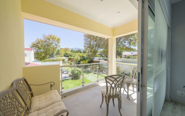 Superior 4-star-apartment Graded by Aa and Tgcsa Close to Constantia Wineroute