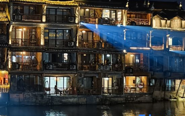 Diaojiaolou Inn (Fenghuang Ancient Town)