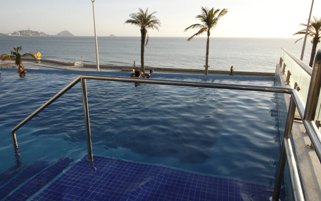 Varali Grand Hotel