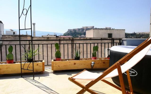 AS jacuzzi on privet roof top with acropolis view