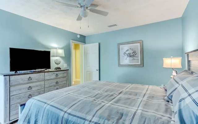 Fernandina Shores Condo with Private Balcony and Access to Pool by RedAwning
