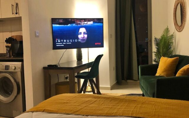 Cosy Little Studio With Marina &partial Beach View