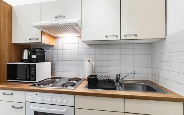 Spacious 3-room apt. 15 min to the city center
