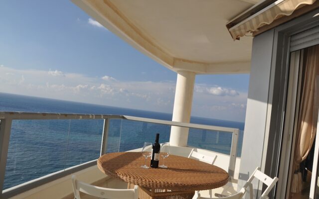 Isra Home Luxury Apartment with Sea View