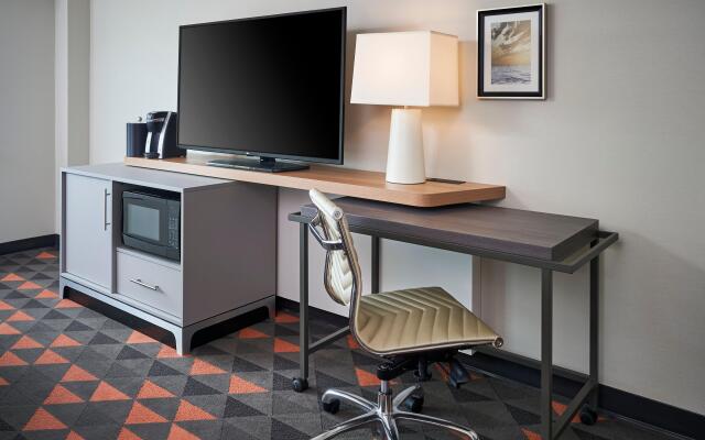 Holiday Inn Hotel & Suites Oakville @ Bronte by IHG