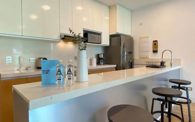 w Bright 2BR Duplex With Balcony in Barranco