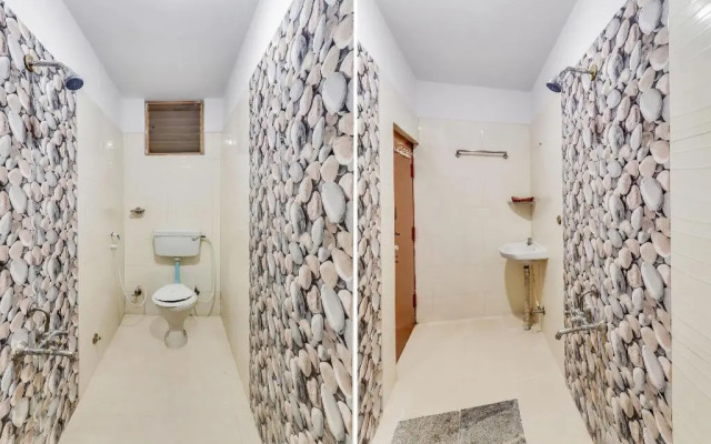 SPOT ON 49114 Airport Suites Saver