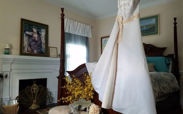 Silly Chickens Lodge B&B