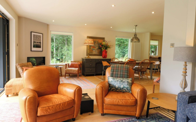 Lakeside Lodge