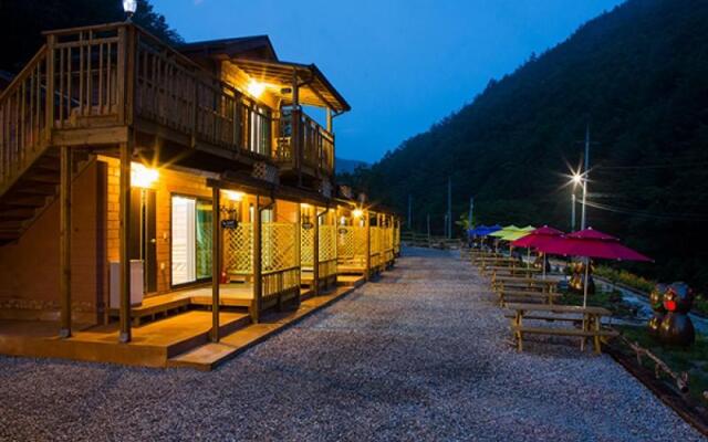 Jeongseon Firefly Red Clay pension