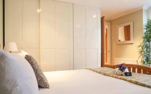 Plum Guide - The Masked Ball