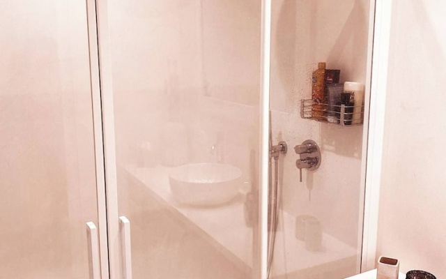 Lovely Appartment With a big Terrace in the Heart of Lugano – Bathroom – Lugano
