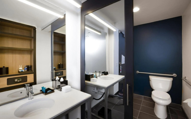 Aloft Austin Airport