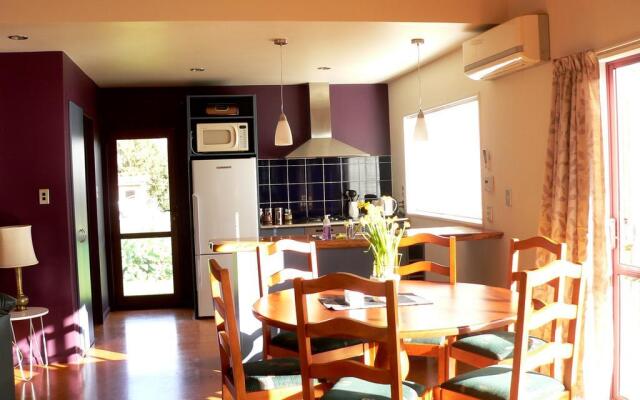 Brook House Bed & Breakfast and Cottages