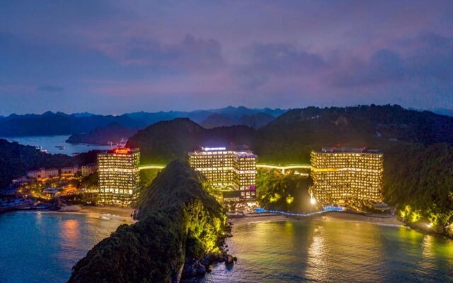 Flamingo Premium Lan Ha Bay Resort