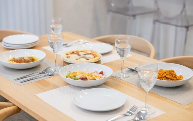 ONE WORLD Sakaisuji Hommachi