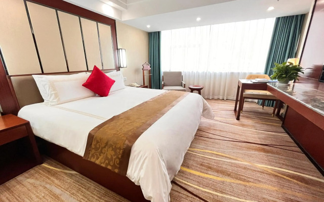 Skyline Plaza Hotel