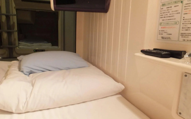 Capsule Hotel Wellbe Sakae - Caters to Men