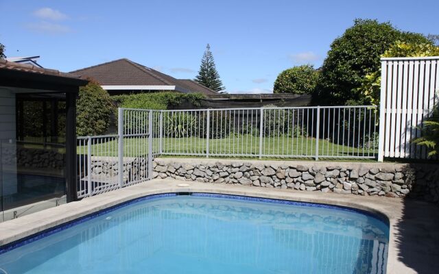 Toodle's A poolside retreat just 10ks from the Mount