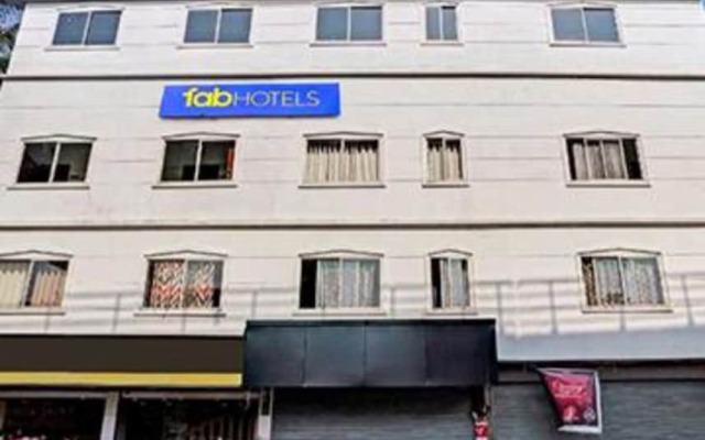 Oyo 90840 Majestic Raja Nagari