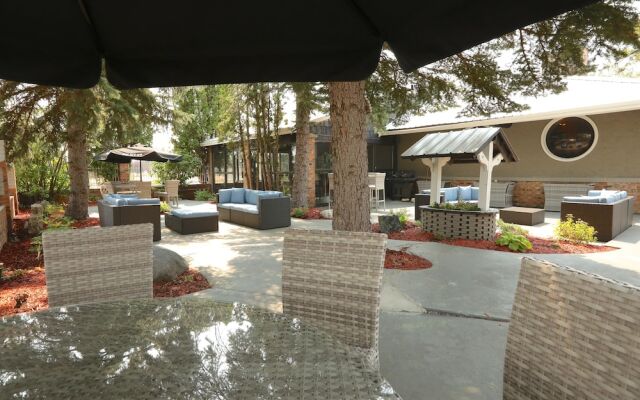 Clarion Pointe