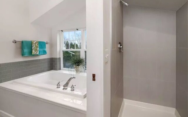 Seattle Vacation Home: The Gallery