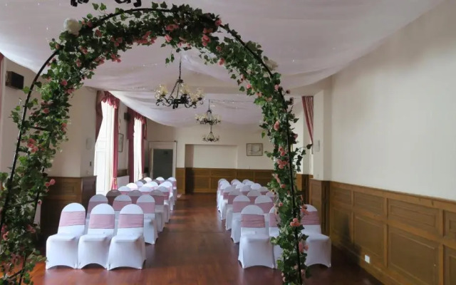 George and Abbotsford Hotel