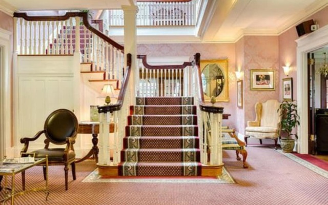 Gateways Inn & Restaurant