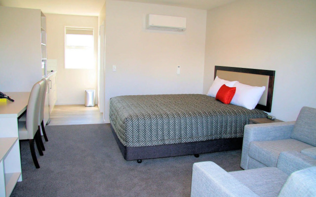 Oxford Village Motels