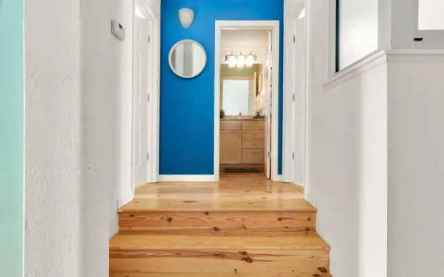 Trifecta 2BR Free Parking Modern Superhost