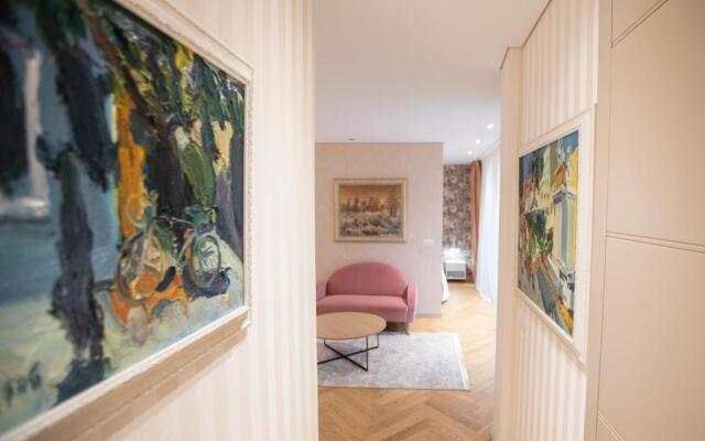 Seven Luxury Suites