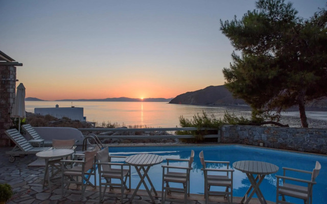 Yperia Hotel