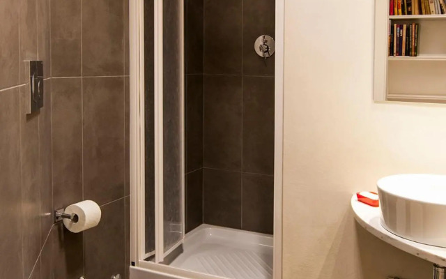 Vatican Museums Roomy Apartment