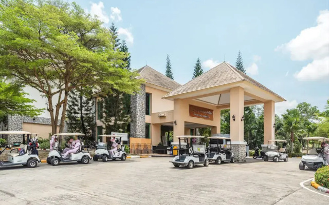 The Emerald Harbor Rayong by Favstay