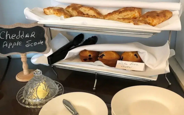 The Lake House Bed & Breakfast