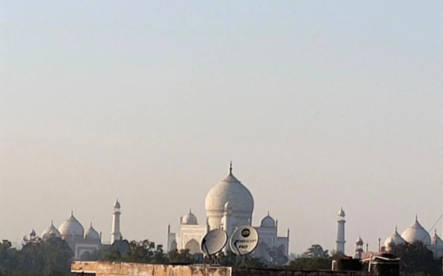 Goroomgo Big Brother Agra