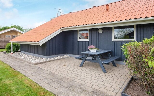 6 Person Holiday Home in Hemmet