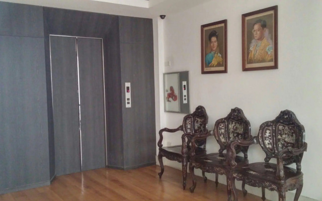 At One Inn Hualamphong Hotel
